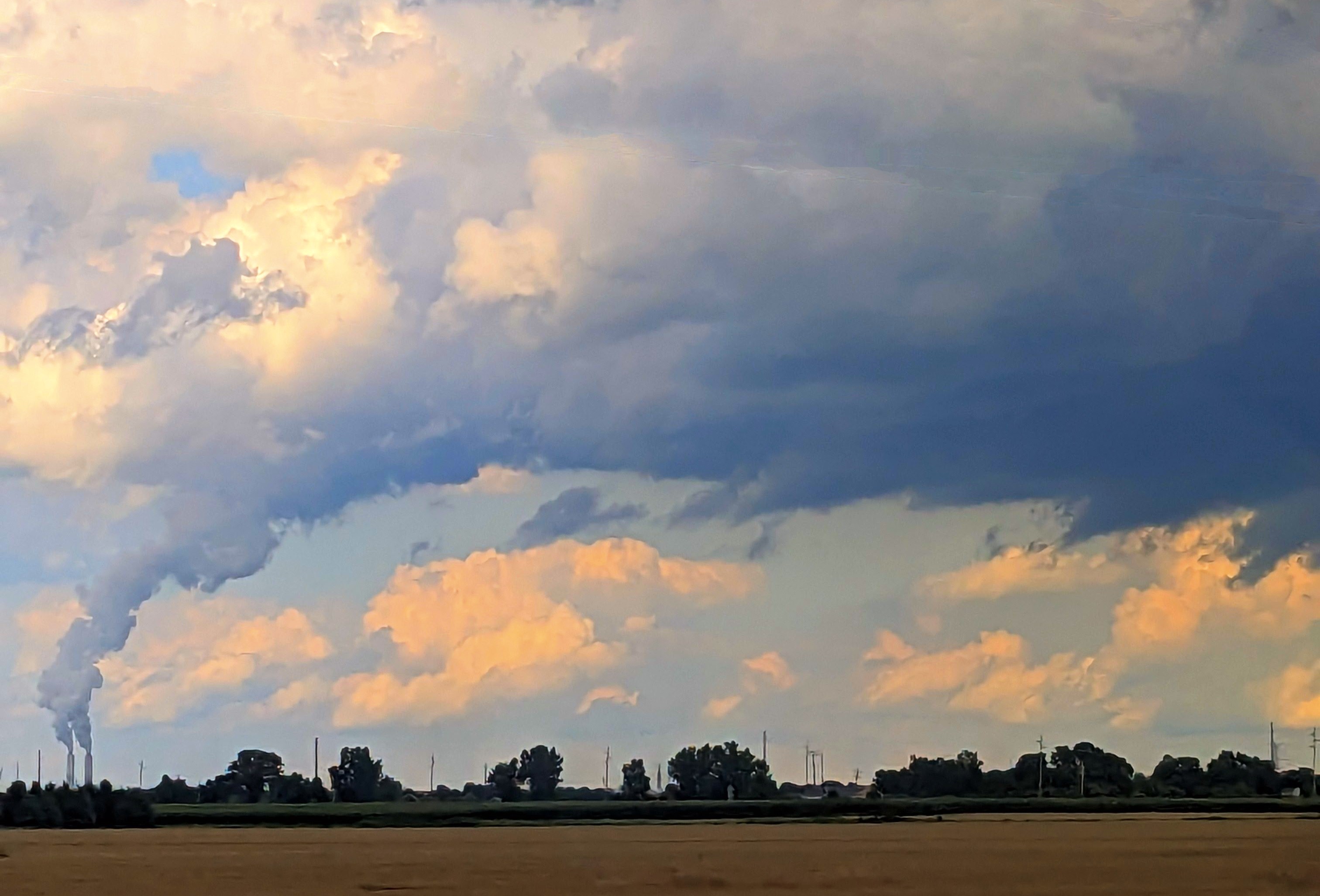 Arcus cloud at storm base